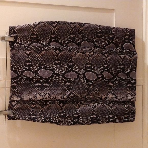 Michael Kors snakeskin print skirt Sz 4P - Picture 4 of 8